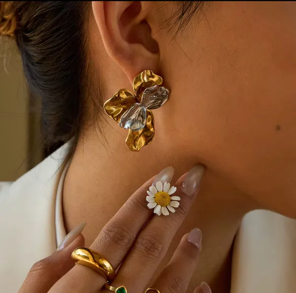 Golden_Stainless_Steel_And_Hypoallergenic_Coating_Earrings_For_Women